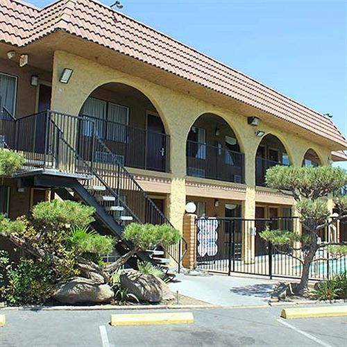 弗雷斯诺 行政旅馆酒店 外观 照片