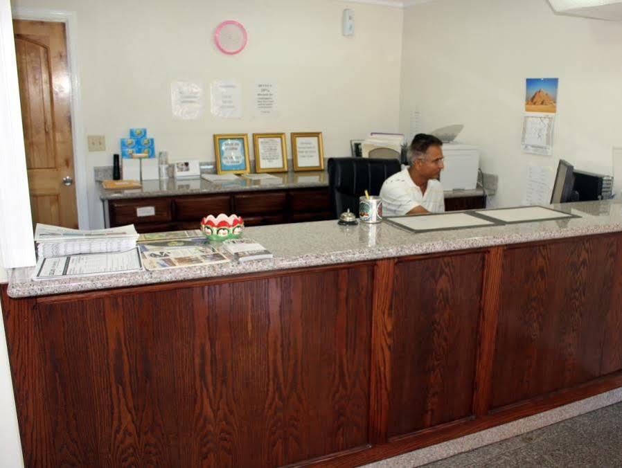 弗雷斯诺 行政旅馆酒店 外观 照片